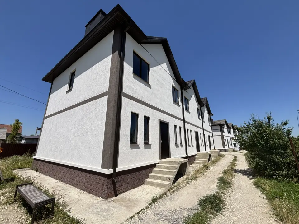 2-этажный таунхаус, 95 м² на 2 сот. в Крымске